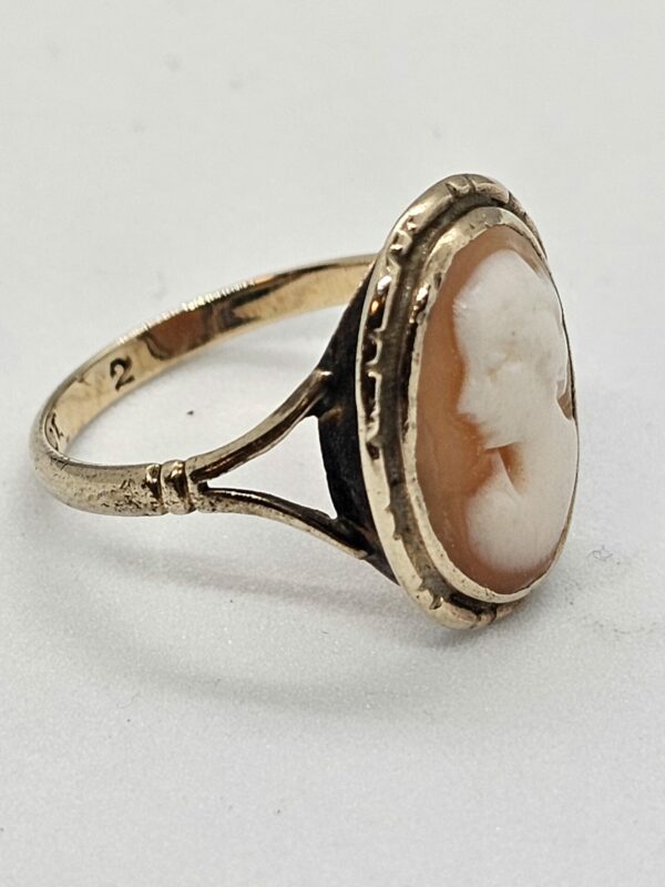 Gold Cameo Ring - Image 2