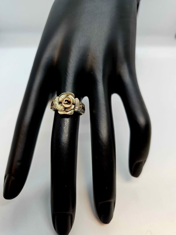 Rose cast Gold Ring - Image 3