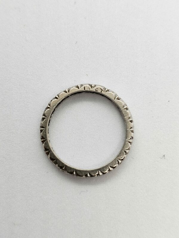 18k Gold Celtic Style Ring - Image 4