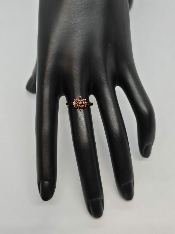 Vintage Garnet cluster ring - Image 3