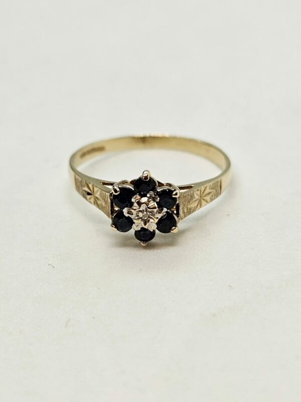Sapphire cluster Gold Ring