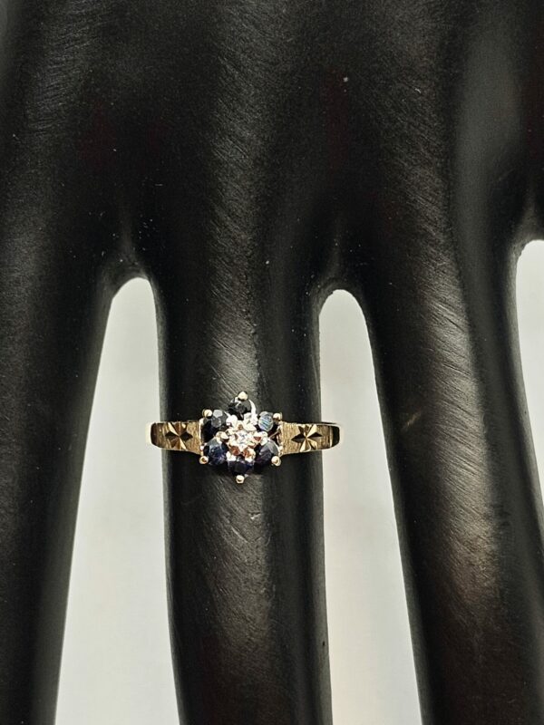 Sapphire cluster Gold Ring - Image 5