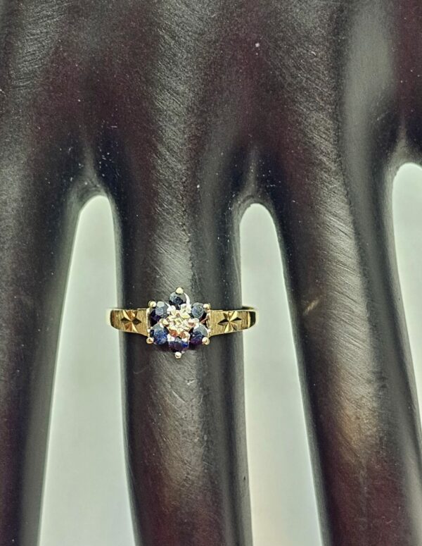 Sapphire cluster Gold Ring - Image 4