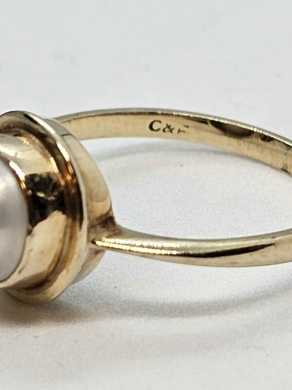 Button Pearl Gold Ring - Image 5