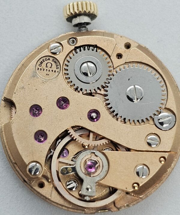 Ladies Omega 9ct Gold vintage Watch - Image 4