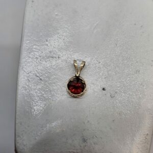 Solitaire Garnet Gold Pendant
