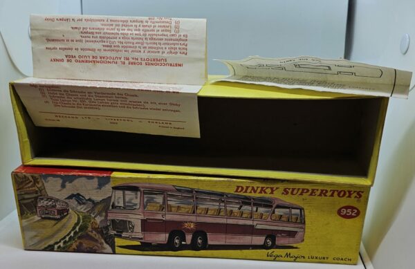 Vega Major Luxury Coach Dinky Toy - Image 9