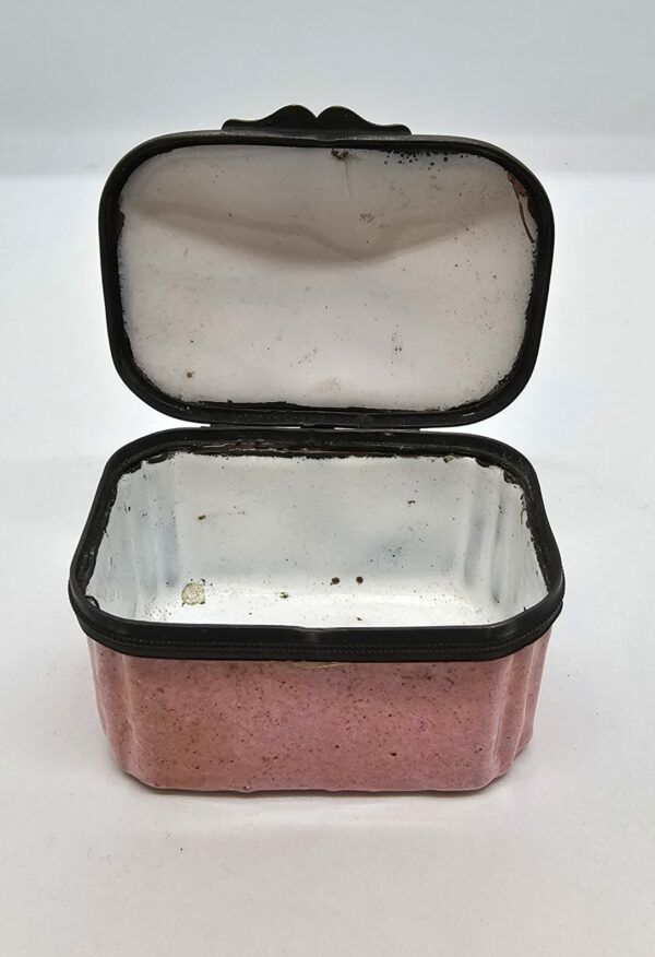 George Ill Bilston Enamel Snuff Box - Image 2