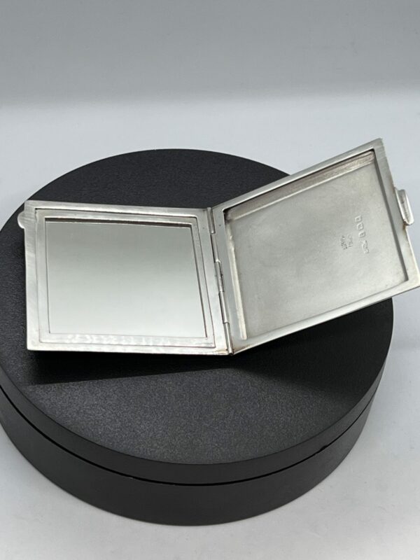 Asprey of London enamelled compact - Image 2