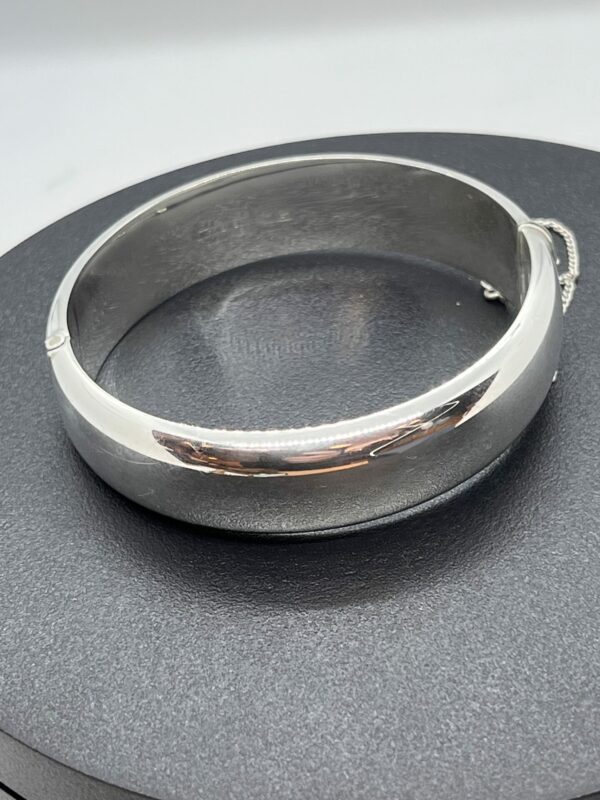 Vintage sterling silver clasp bangle - Image 3