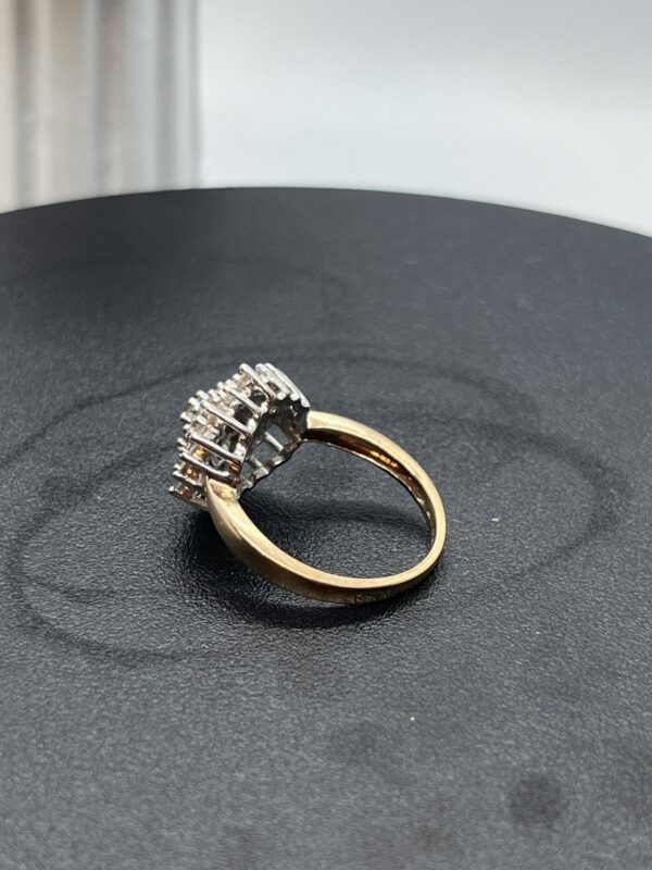 9ct gold diamond cluster ring - Image 4