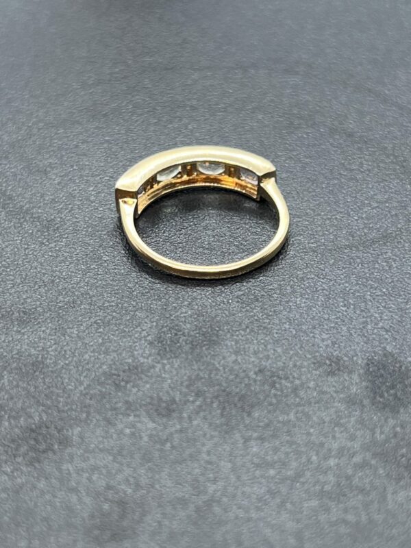 9ct gold gem set ladies band ring - Image 3