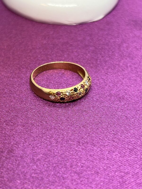 18ct gold gem set band - Image 2