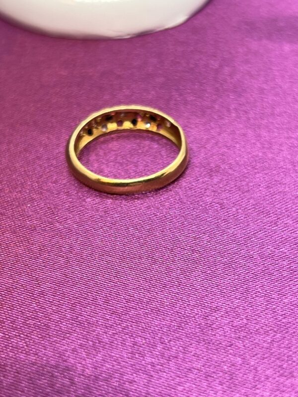 18ct gold gem set band - Image 4