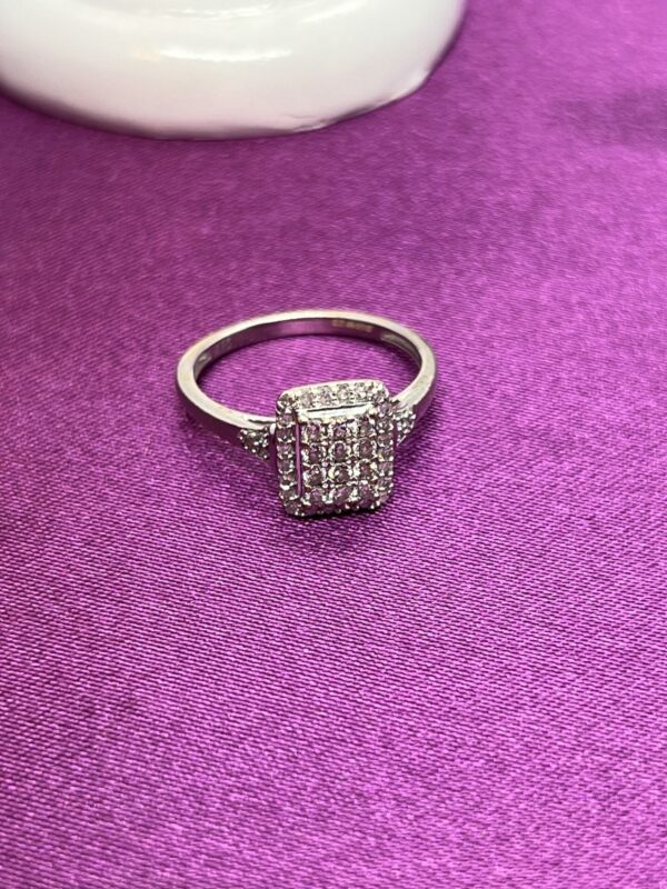 9ct gold and diamond ladies ring - Image 2