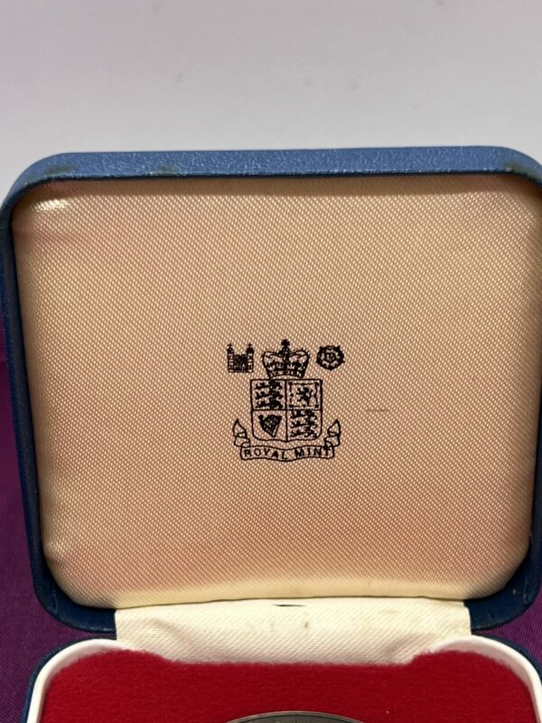 1978 25th anniversary of the coronation of the queen silver medallion - Image 3