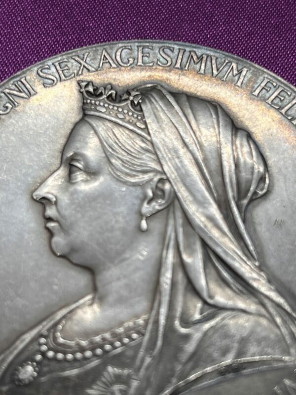Queen Victoria diamond jubilee large medal - Image 3