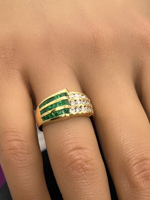 18ct gold diamond and emerald statement ring