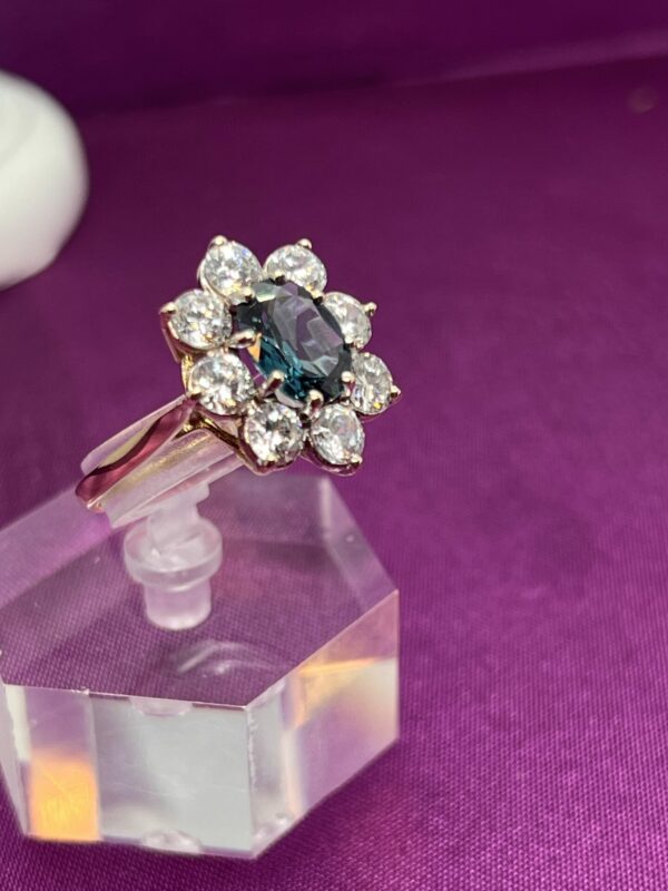 9ct gold ladies dress ring - Image 2