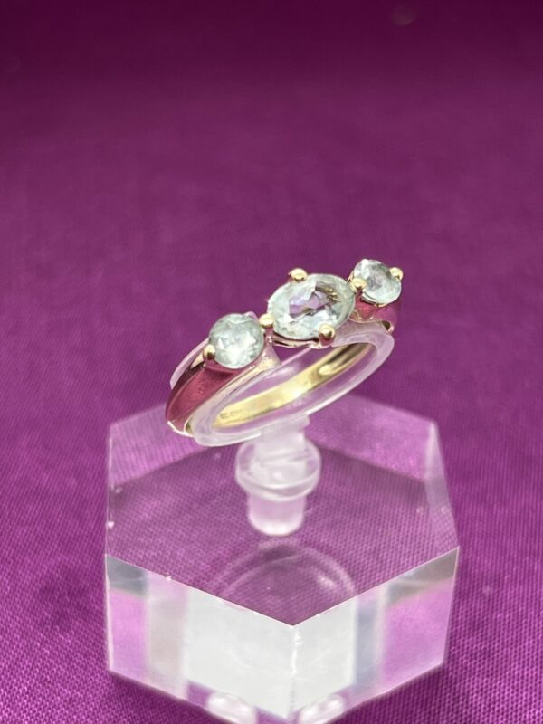 9ct gold three stone aquamarine trilogy - Image 2