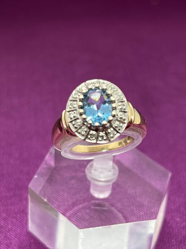 Stunning topaz and diamond ladies ring - Image 5