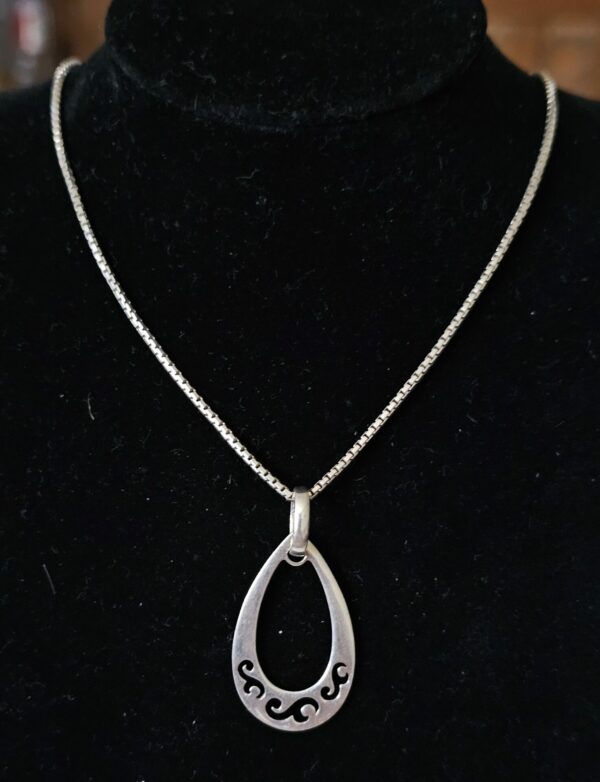 Silver Necklace with Teardrop pendant