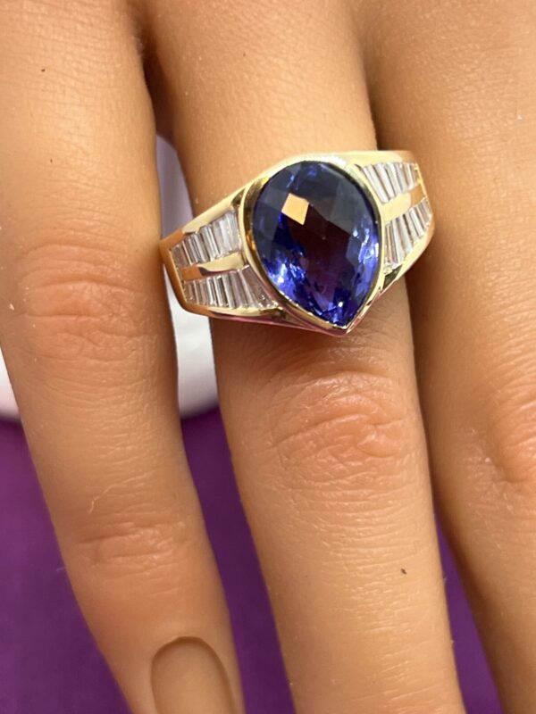 18ct gold tanzanite and diamond ring