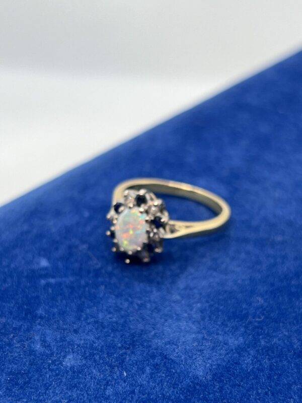 Stunning 18ct gold Opal diamond and sapphire set ladies ring - Image 2