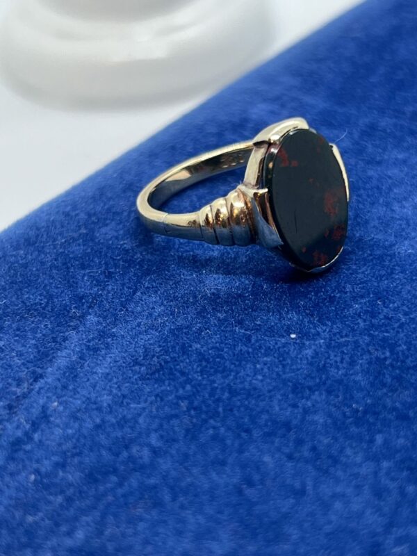 9ct gold and blood stone ladies gents signet ring - Image 3