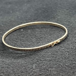 Ladies Childs 9ct gold bangle