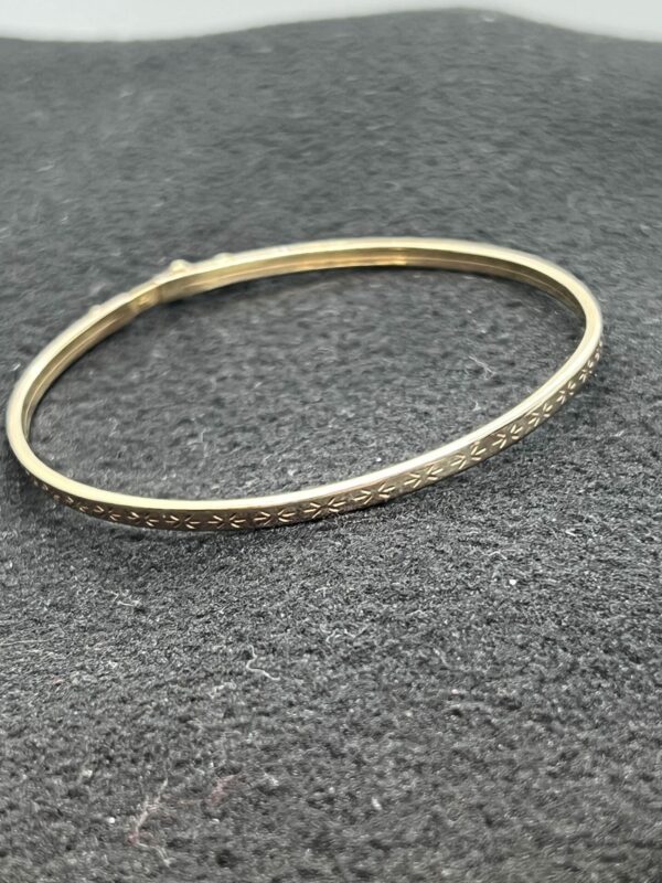 Ladies Childs 9ct gold bangle - Image 5