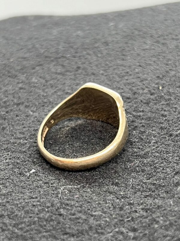 9ct gold men’s signet ring - Image 3