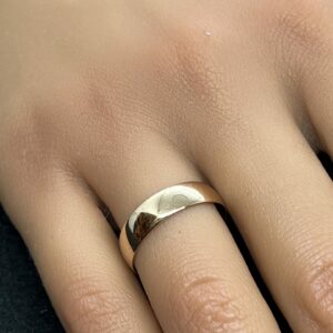 18ct gold wedding band
