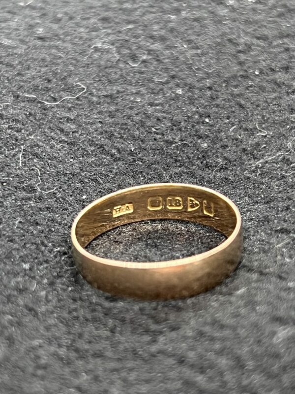 18ct gold wedding band - Image 3