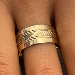 Large gents 9ct gold wedding band