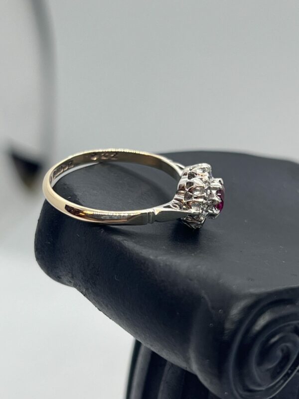 9ct gold cz and spinel set ladies ring - Image 4