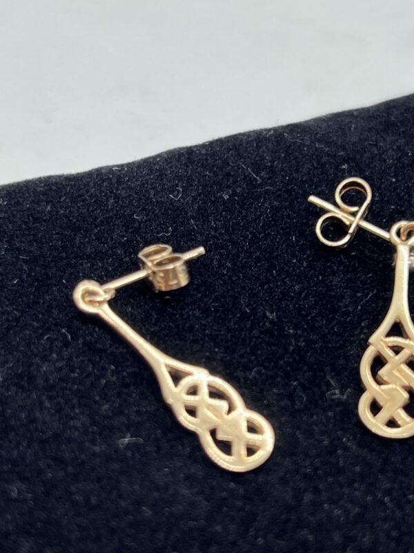 Pair of 9ct gold Celtic design Edinburgh hallmarked earrings - Image 3