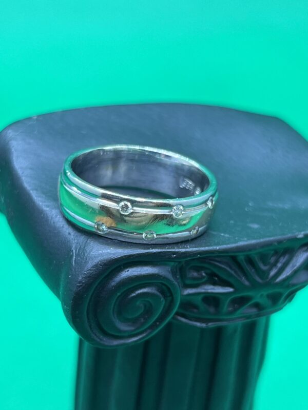 14ct yellow and white gold band with diamonds ring - Image 2