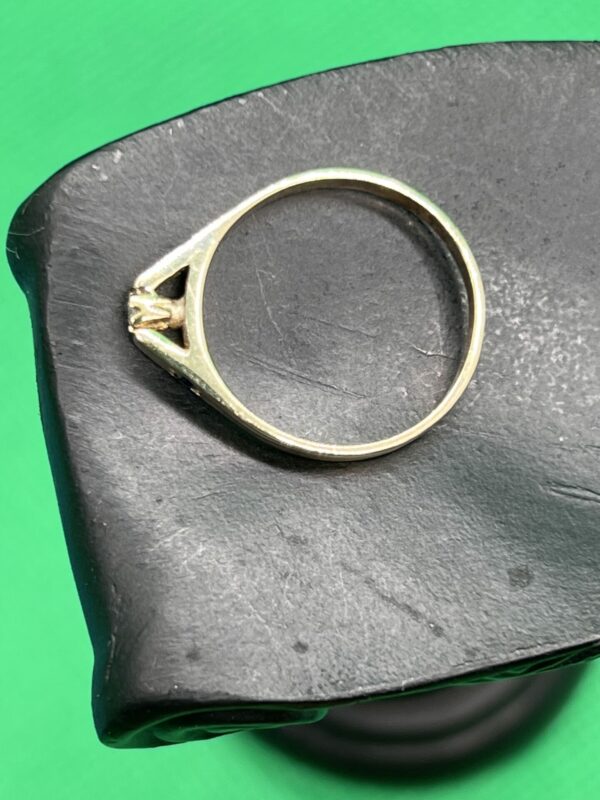 9ct gold diamond and sapphire pyramid ring - Image 4