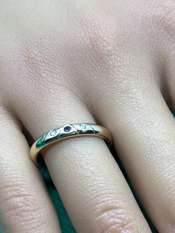 Diamond and sapphire set 14ct gold band