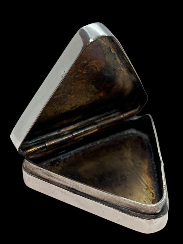 Rare Portuguese triangle solid silver snuff box - Image 4