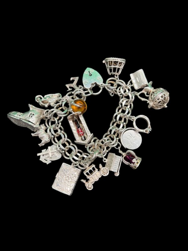 Stunning vintage silver charm bracelet