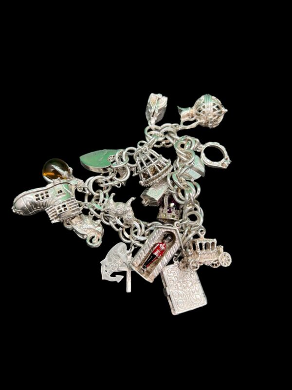 Stunning vintage silver charm bracelet - Image 3