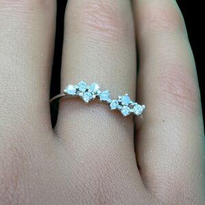18ct white gold and white topaz ring