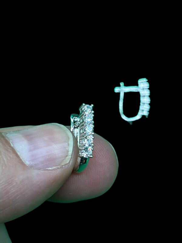 18ct white gold cz set snap earrings - Image 2