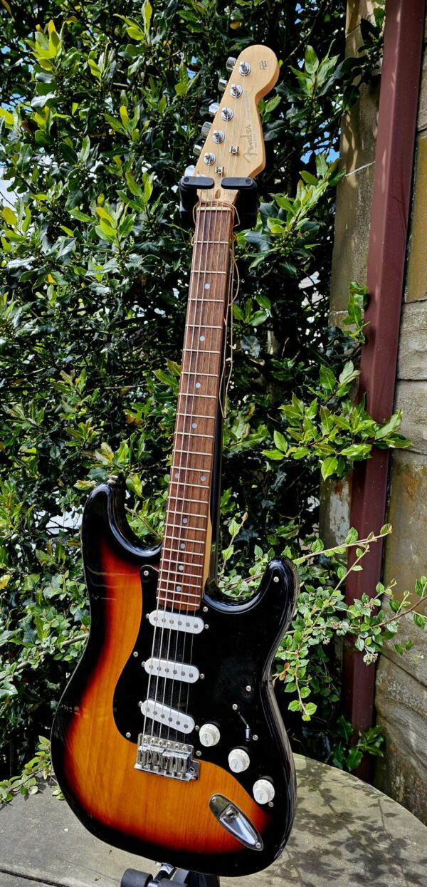 Fender Stratocaster guitar 3-Colour Sunburst Replica