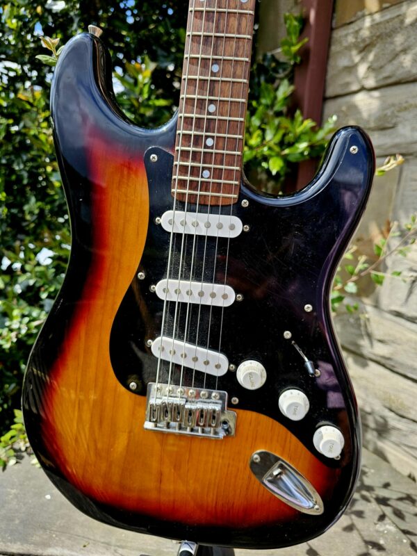 Fender Stratocaster guitar 3-Colour Sunburst Replica - Image 2
