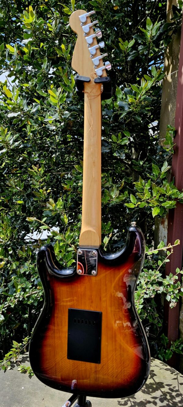 Fender Stratocaster guitar 3-Colour Sunburst Replica - Image 4