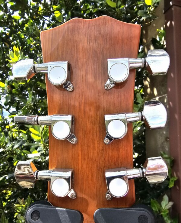 Beginners Acoustic Guitar - Image 3