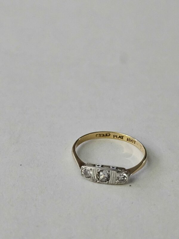 Three Stone Aquamarine Ring 18ct gold - Image 4